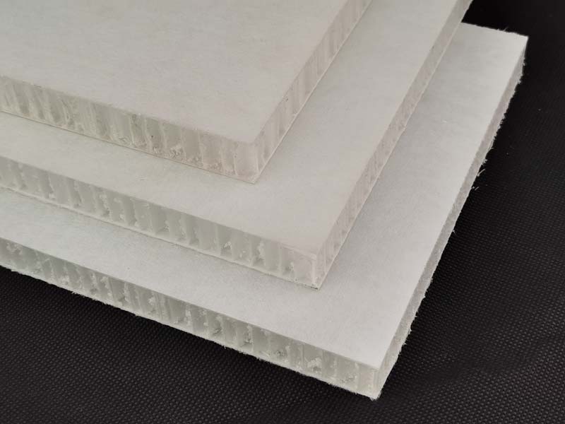 CFRTP複(fú)合材料(liao)具有優(yōu)異的力(lì)學性能(néng),輕質,耐(nai)腐蝕