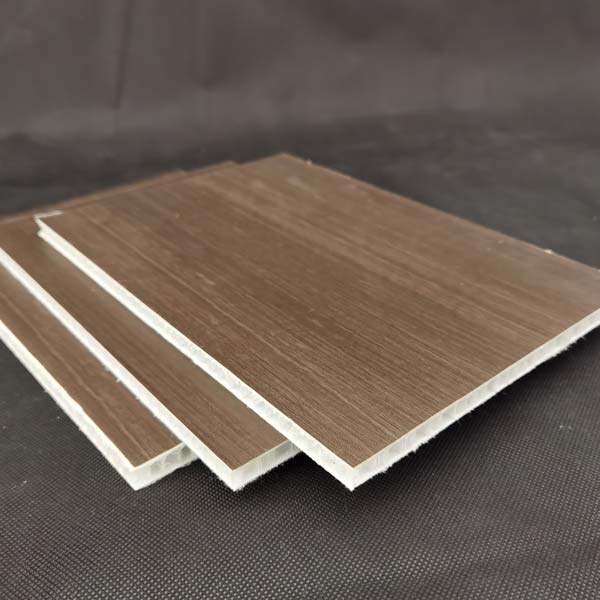 使用cfrt纖(xiān)維增強(qiáng)複合材(cai)料的優(you)勢：具有(yǒu)高強度(dù)和抗疲(pí)勞性