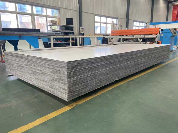 CFRTP材料闆更耐(nài)高溫可與高強度(du)鋼媲美